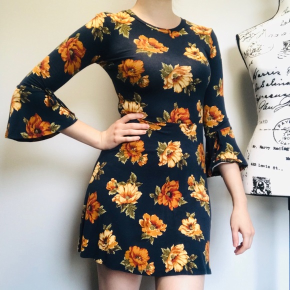 Forever 21 Floral Trumpet Sleeve Skater Dress - Picture 2 of 6